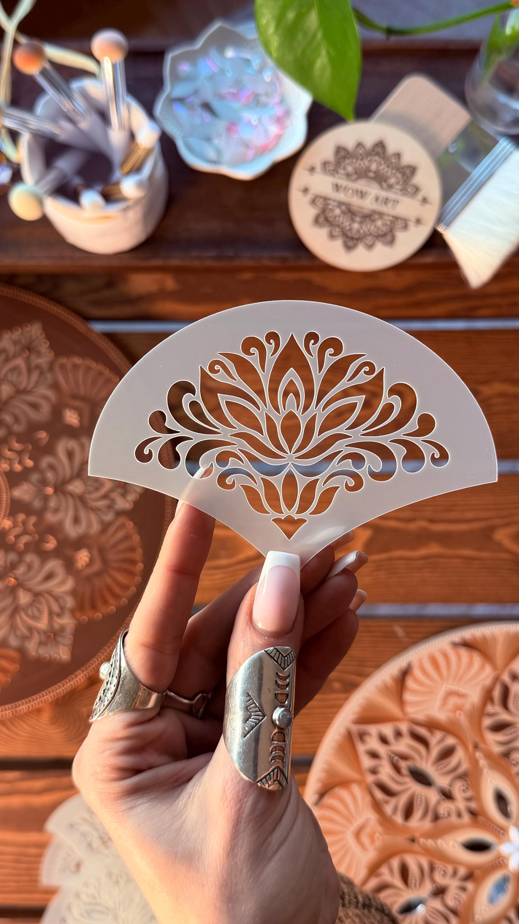 Flexibles Schablonen-Set #5: 20 aufwendige Designs in 3 Größen. Wiederverwendbare Schablonen für Mandalas, dekorative Muster, Dot Painting & DIY Kunst