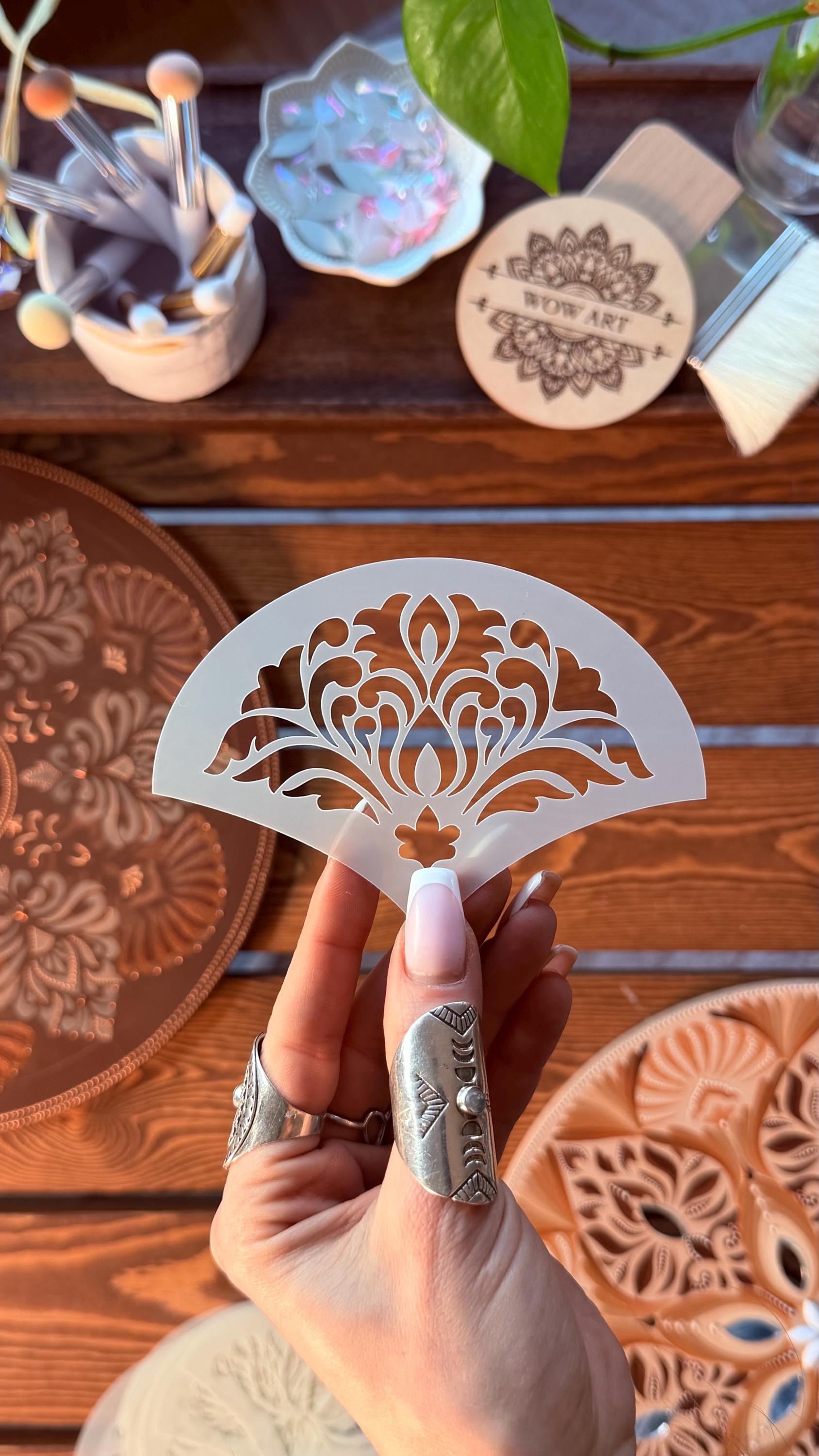 Flexibles Schablonen-Set #5: 20 aufwendige Designs in 3 Größen. Wiederverwendbare Schablonen für Mandalas, dekorative Muster, Dot Painting & DIY Kunst