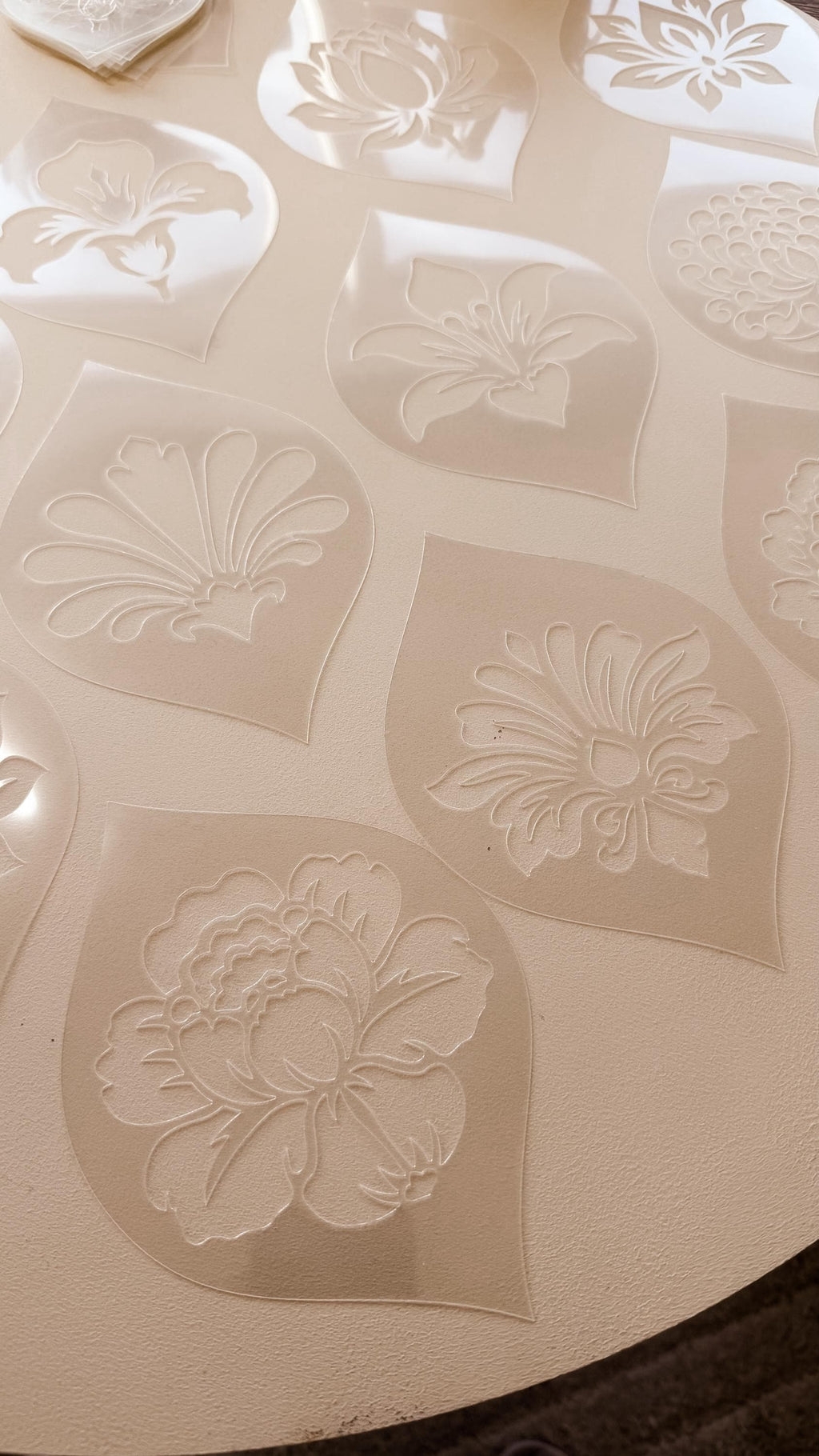 Blumenschablonen-Set #8 | 20 florale Designs in 3 Größen | Wiederverwendbare, flexible Kunststoffschablonen | Rose, Pfingstrose, Lilie für Mandala-Kunst, DIY, Basteln