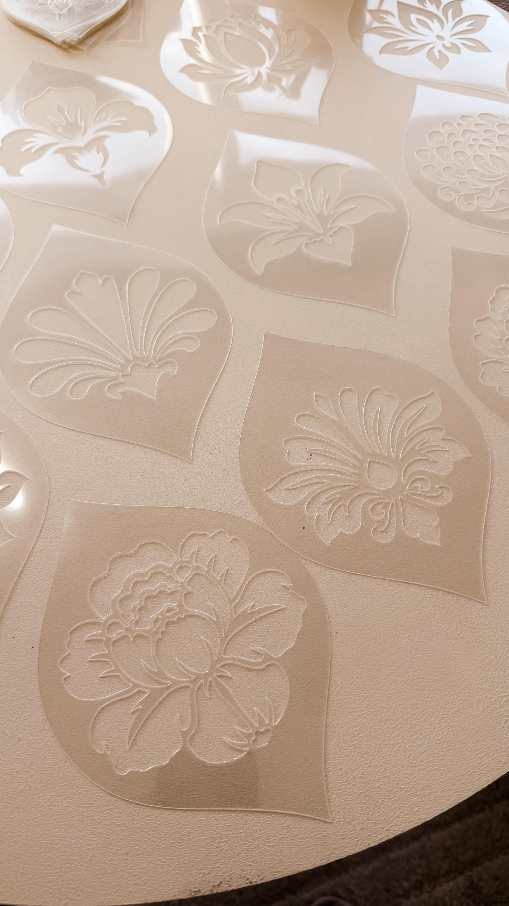 Blumenschablonen-Set #8 | 20 florale Designs in 3 Größen | Wiederverwendbare, flexible Kunststoffschablonen | Rose, Pfingstrose, Lilie für Mandala-Kunst, DIY, Basteln
