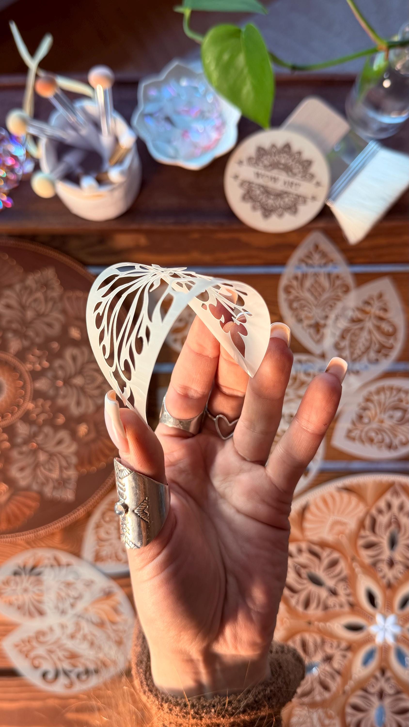Flexibles Schablonen-Set #4: 20 aufwendige Designs in 3 Größen. Wiederverwendbare Schablonen für Mandalas, dekorative Muster, Dot Painting & DIY-Kunst