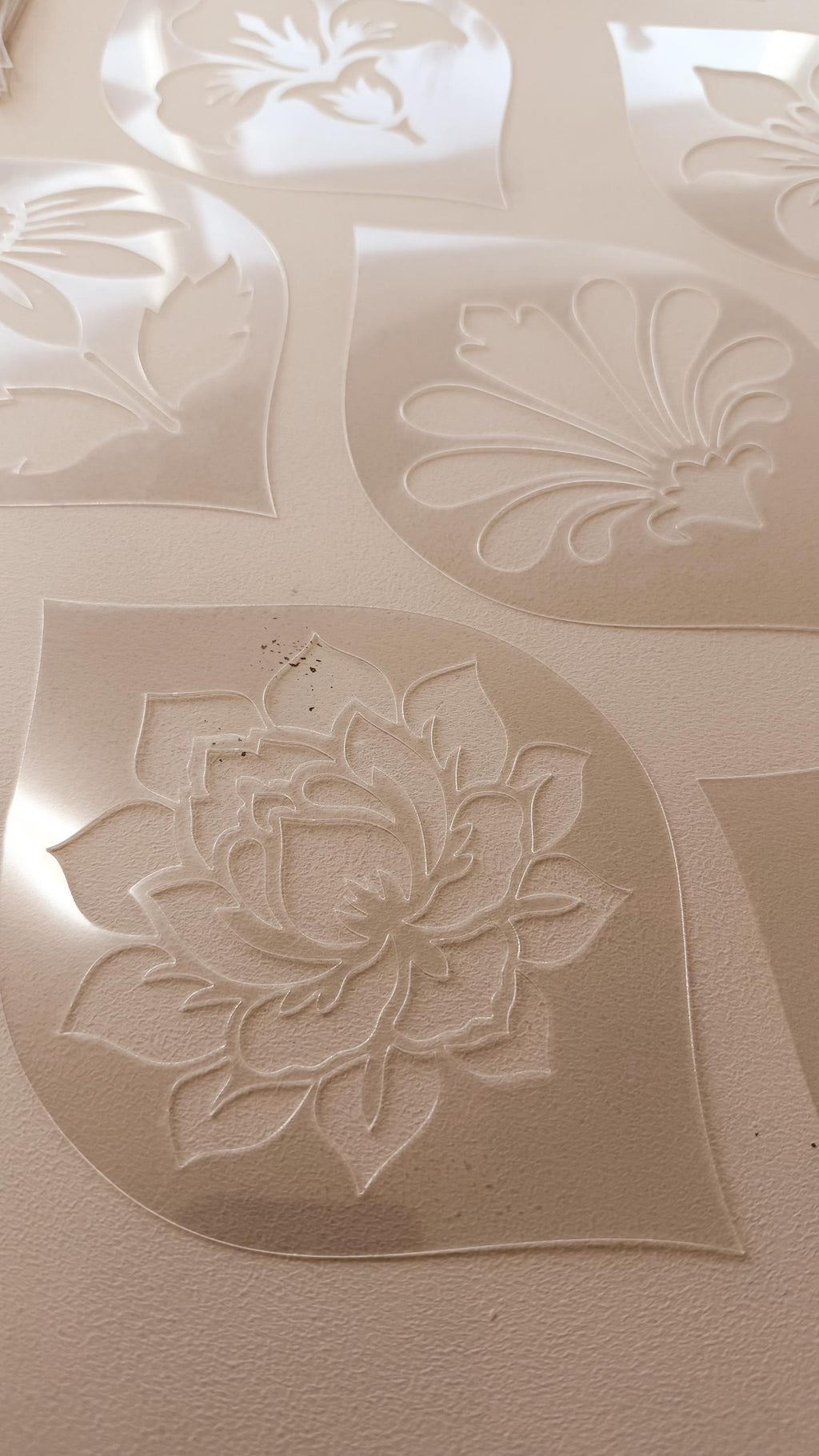 Blumenschablonen-Set #8 | 20 florale Designs in 3 Größen | Wiederverwendbare, flexible Kunststoffschablonen | Rose, Pfingstrose, Lilie für Mandala-Kunst, DIY, Basteln
