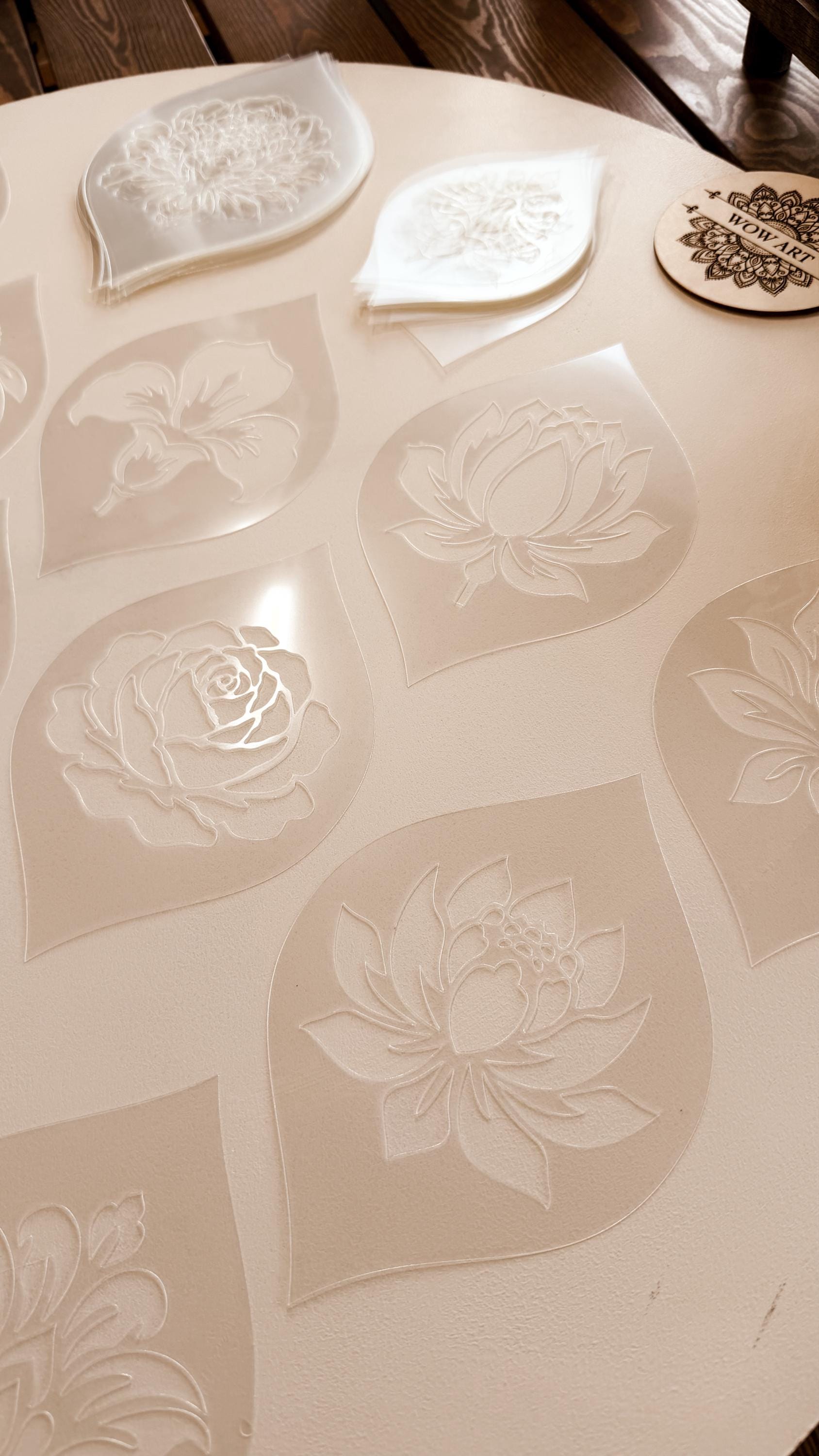 Blumenschablonen-Set #8 | 20 florale Designs in 3 Größen | Wiederverwendbare, flexible Kunststoffschablonen | Rose, Pfingstrose, Lilie für Mandala-Kunst, DIY, Basteln