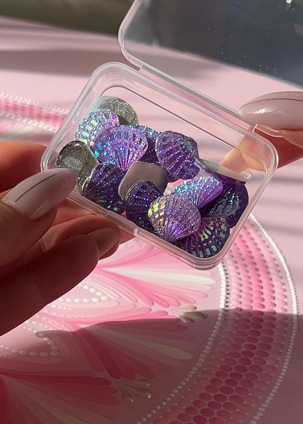 20 Stück Flatback "Muscheln", 1.5x1.8cm. Dot Art Zubehör, Mandala Kunst, Acryl-Edelsteine, DIY Basteln und Schmuckherstellung. 4 Farben verfügbar
