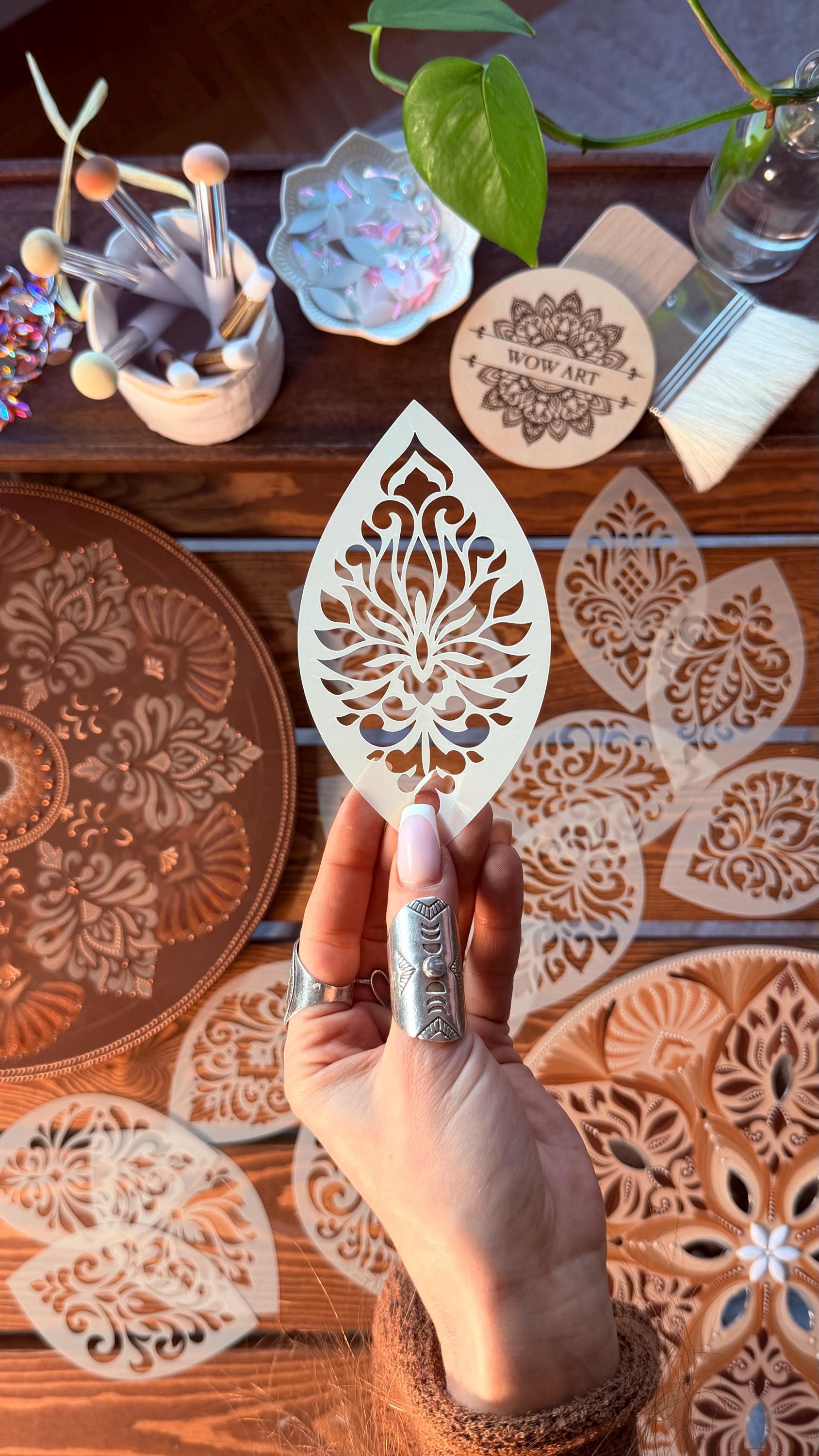 Flexibles Schablonen-Set #4: 20 aufwendige Designs in 3 Größen. Wiederverwendbare Schablonen für Mandalas, dekorative Muster, Dot Painting & DIY-Kunst